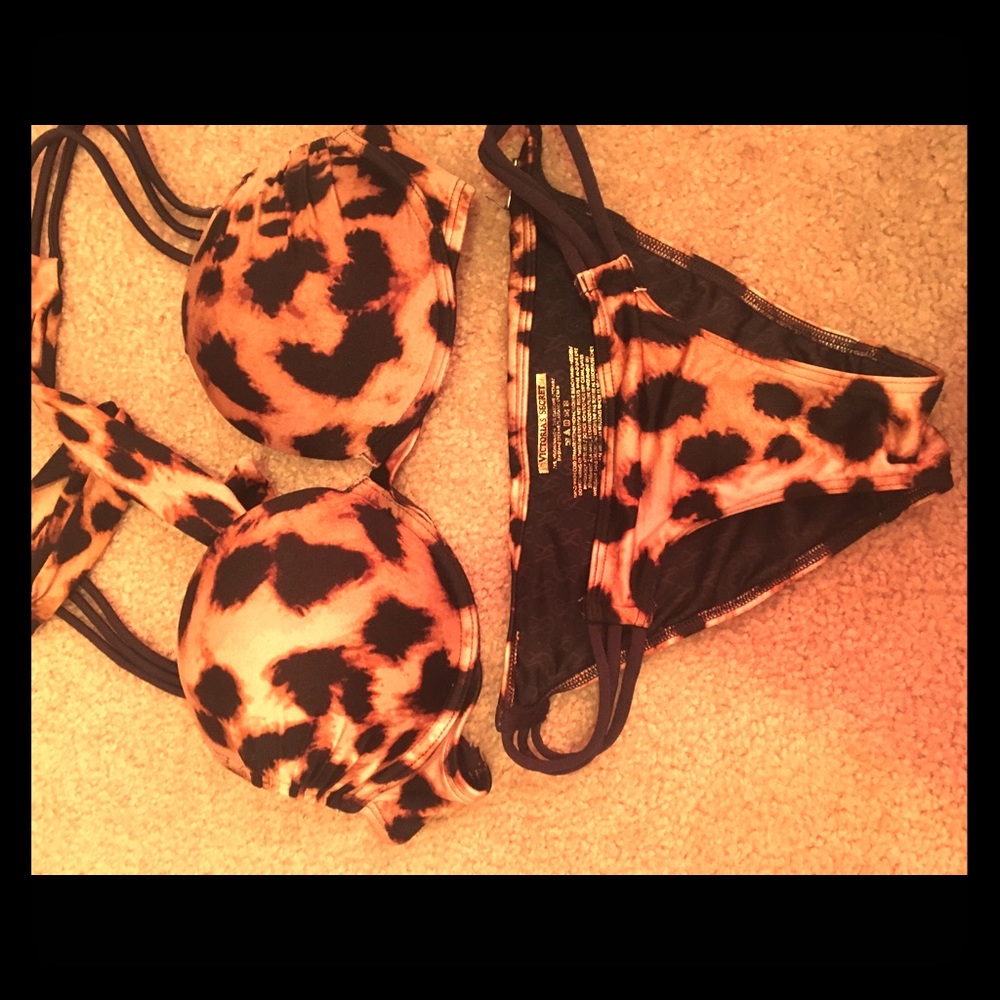 BOMBSHELL VS swim